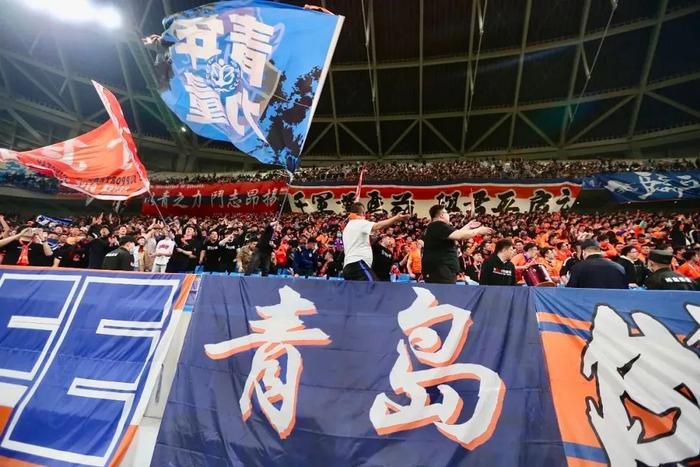 苏老爷子冷哼一声，道：你知不知道，我对你最不满意的地方是哪里吗？苏守道茫然的摇了摇头